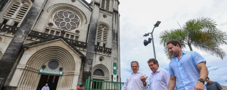 Prefeito Evandro Leitão entrega reforma da Praça da Academia Cearense de Letras e novo Café Java no Centro de Fortaleza