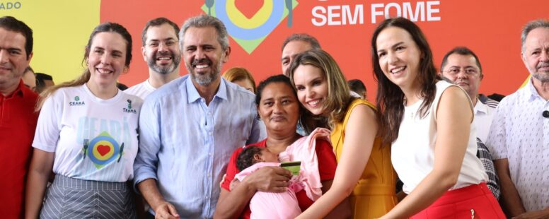 Cartões do programa Ceará Sem Fome foram entregues no Ginásio da Parangaba para mais de sete mil pessoas de Fortaleza