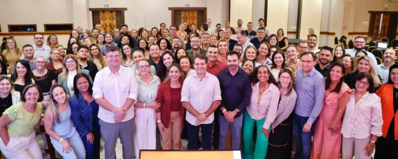 Prefeitura de Fortaleza amplia direito de afastamento de professores para estudos em mestrado e doutorado. Parceria com UECE também aproxima estudantes da rede municipal do ambiente universitário