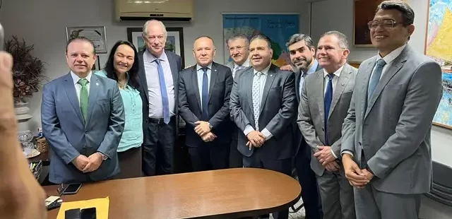 Bancada do PDT na Câmara dos Deputados deixa base do Governo Lula. No Ceará, Ciro Gomes consolida apoio ao bolsonarismo