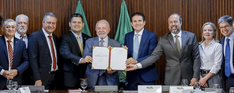 Lula assina Medida Provisória que zera conta de luz para 16 milhões e leva tarifa social a 60 milhões de brasileiros