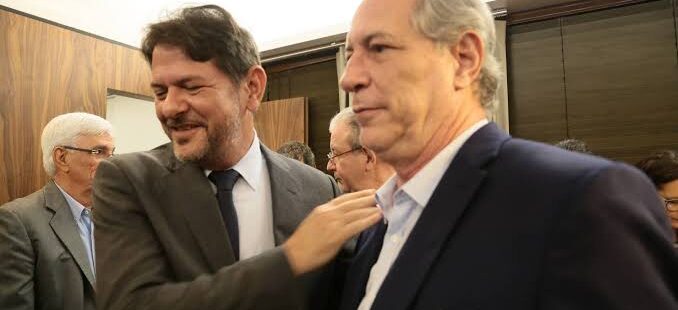 Cid Gomes crítica aliança de Ciro com bolsonarismo e avalia ser um “terrível constrangimento’ se o irmão sair candidato a governador do Ceará em 2026