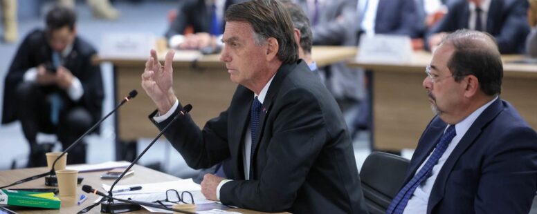 Bolsonaro “afina” discurso diante Moraes, pede desculpas, nega tentativa de golpe e chama manifestantes que pediam intervenção militar de “malucos”