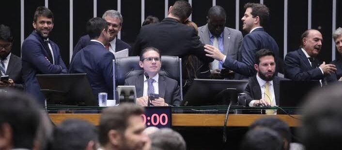 Câmara dos Deputados acelera votação para derrubar decreto do IOF e pode votar hoje aumento no número de parlamentares. Ceará ganharia mais uma vaga