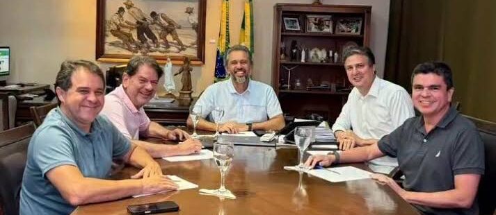 Elmano de Freitas diz que só vai discutir eleições em 2026, mas ressalta que “novos aliados” da extrema-direita sairão derrotados