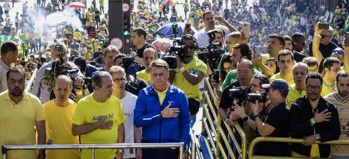 Com baixa adesão na Paulista, ato de Jair Bolsonaro vira oportunidade para Tarcísio de Freitas se mostrar como pré-candidato em 2026