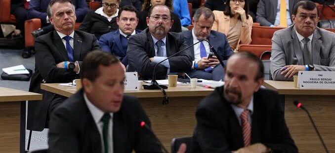 Mauro Cid depõe no STF, confirma delação e complica situação de Bolsonaro e Braga Netto. Almirante Garnier será ouvido nesta terça-feira