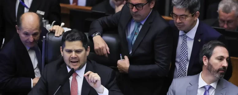 Parlamentares derrubam vetos de Lula que impacta em aumento da conta de luz e reajustam valor do Fundo Partidário. Instalação da CPMI do INSS também é aprovada