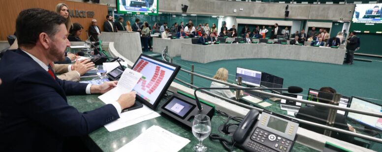 Assembleia Legislativa do Ceará aprova manifesto em defesa da soberania do Brasil após tarifaço de Trump