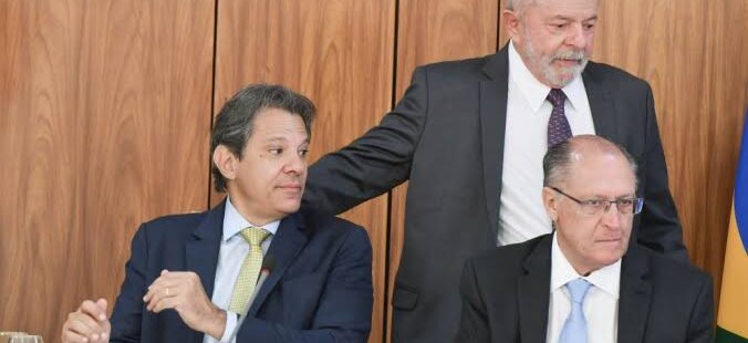 Após reunião com Alckmin e Haddad, Lula reage a tarifa de Trump. Brasil vai responder EUA com lei de reciprocidade nos impostos