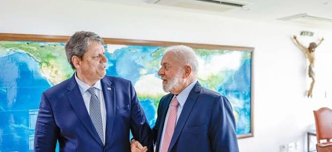 Tarifaço de Trump fragiliza Jair Bolsonaro, fortalece Lula e vira arma contra Tarcísio de Freitas para disputa em 2026