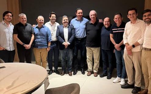 Oposição se reúne com Tasso Jereissati e tenta se unir em torno de Ciro Gomes para disputa em 2026