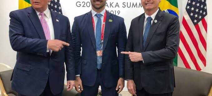 Pesquisa revela que rejeição a Trump avança no Brasil após tarifaço. Bolsonaro é desaprovado por 60% da população após interferência dos EUA