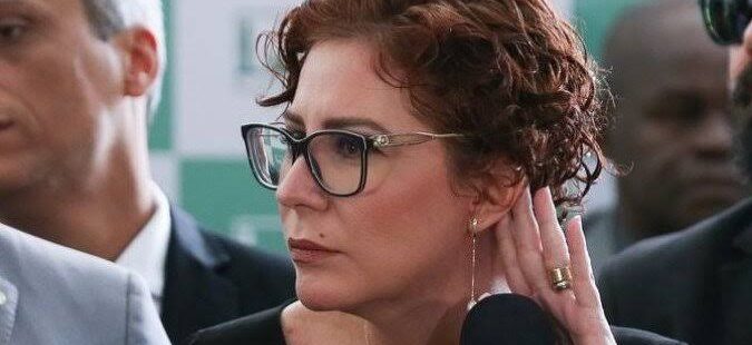 Ex-deputada federal Carla Zambelli é presa em Roma, na Itália, após ser localizada por autoridades italianas