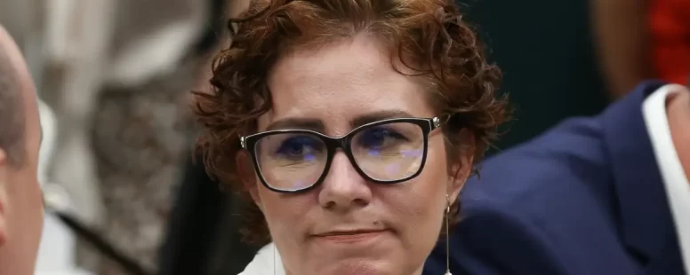 Justiça italiana mantém prisão de Carla Zambelli enquanto extradição para o Brasil estiver em análise