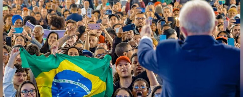 Datafolha revela que Lula lidera todos cenários de 1º turno e ganha vantagem no 2°. Pesquisa mostra que 71% veem petista como candidato à reeleição