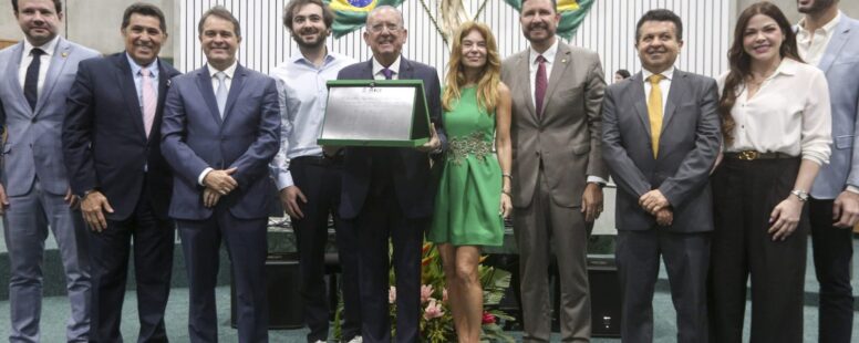 Apresentador da Band, Galvão Bueno, recebe título de cidadão cearense na Assembleia Legislativa do Ceará