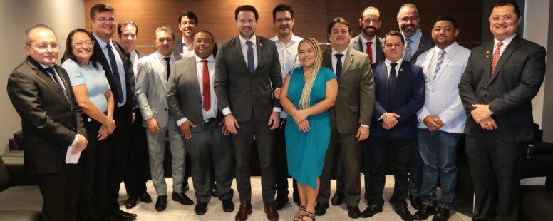 Secretário de Infraestrutura de Fortaleza apresenta cronograma de obras e investimentos aos vereadores na Câmara Municipal