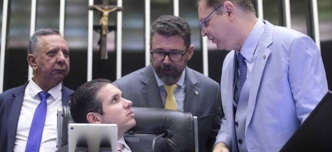 PEC da Blindagem que tentava proteger parlamentares de ações no STF perde força. Até o PL de Bolsonaro vê dificuldades de aprovação na Câmara