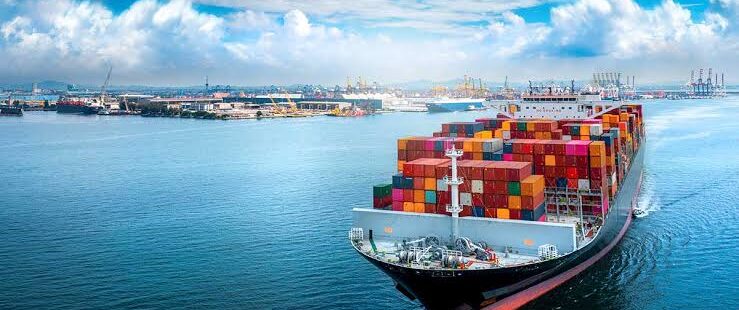 Governador Elmano de Freitas anuncia medidas para reduzir o impacto do tarifaço dos EUA que entra em vigor nesta quarta-feira