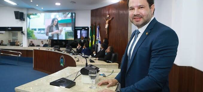 Presidente Leo Couto comanda os trabalhos de reabertura Legislativa da Câmara Municipal de Fortaleza nesta sexta-feira