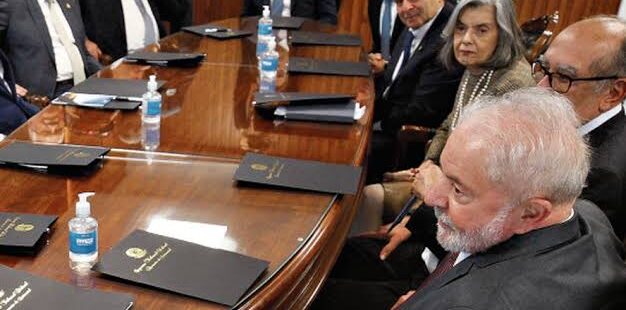 Lula reúne ministros do STF em jantar no Alvorada para prestar solidariedade a Alexandre de Moraes e reafirmar defesa da soberania nacional do Brasil