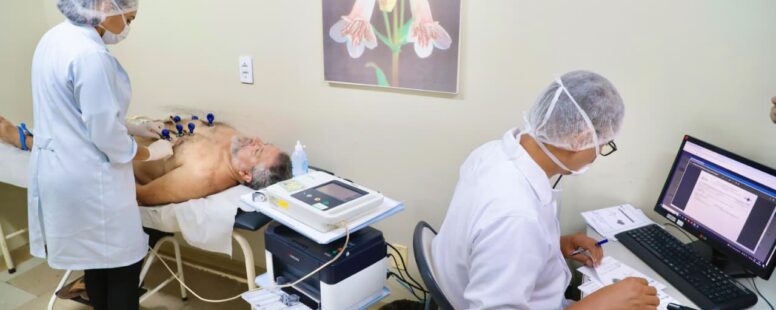 Prefeito Evandro Leitão anuncia aquisição de aparelhos de eletrocardiograma para todos os postos de saúde de Fortaleza