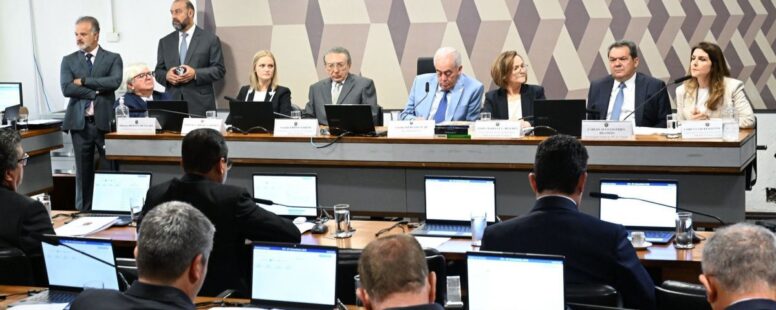 Com votação unânime, Comissão de Constituição e Justiça do Senado enterra PEC da Blindagem