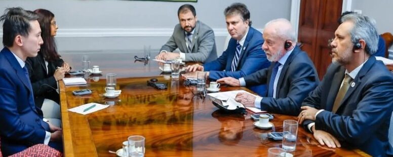 Elmano de Freitas integra comitiva de Lula em Nova Iorque. Governador se reuniu com CEO do TikTok em busca de investimentos para o Ceará