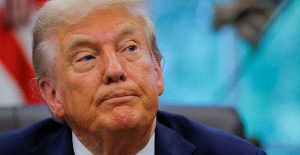 Senadores dos Estados Unidos protocolam projeto para revogar tarifaço de Donald Trump contra o Brasil