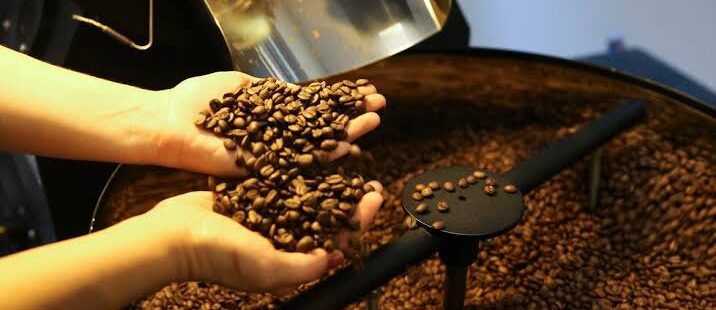 Inflação de agosto apresenta queda de 0,11% em 2025. Preço do café também sofreu redução, segundo IBGE