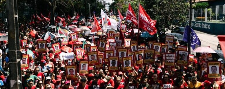 Servidores públicos do Ceará fazem ato contra reforma administrativa com passeata até a Assembleia Legislativa