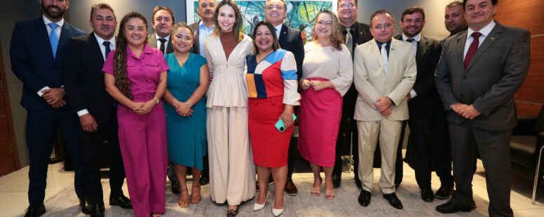 Em visita à Câmara Municipal, vice-prefeita Gabriella Aguiar diz que Fortaleza tem como meta a implantação de 37 novos CRAS até 2028