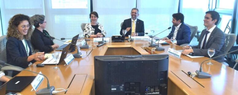 Elmano de Freitas se reuniu com as presidentes da Petrobras e BNDES no Rio de Janeiro para tratar de projetos estruturantes para o Ceará