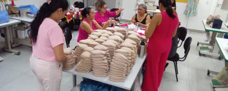 Prefeitura de Fortaleza entrega próteses mamárias externas e sutiãs a mulheres mastectomizadas no Hospital da Mulher