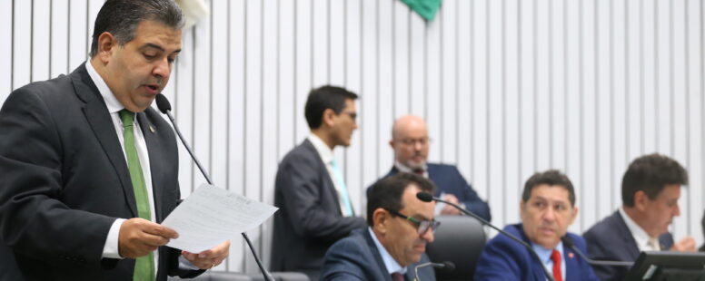 Deputados estaduais aprovam ampliação da CNH Popular para alunos de graduação ou ensino técnico. Também foi autorizada compra de férias de policiais pelo Governo