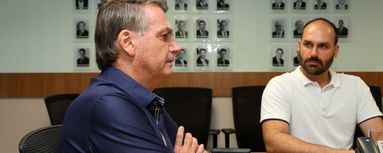 STF conclui julgamento dos recursos de Bolsonaro e mais seis réus nesta sexta-feira e inicia análise da denúncia de interferência de Eduardo Bolsonaro no processo do pai