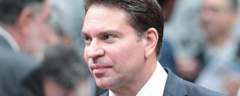 STF determina perda de mandato de Alexandre Ramagem, foragido nos EUA. Presidente da Câmara, Hugo Motta, vai decidir sobre rito, enquanto oposição tenta protelar cassação