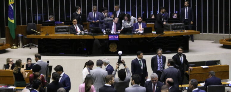 Deputados federais aprovam projeto que corta isenções tributárias e libera R$ 22,4 bilhões no Orçamento da União para 2026