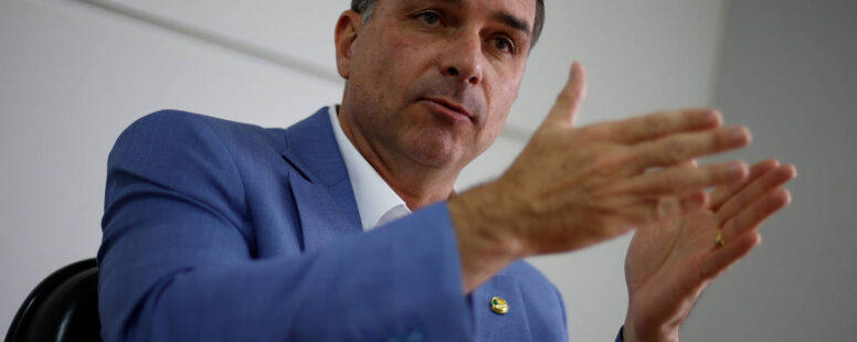 Apesar de críticas de partidos aliados, Flávio Bolsonaro volta a dizer que sua candidatura à Presidência da República é “irreversível”