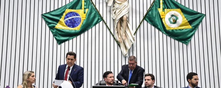 Assembleia Legislativa do Ceará prorrogação da permissão das cooperativas que atuam no transporte intermunicipal e novo programa de estágio com 500 vagas