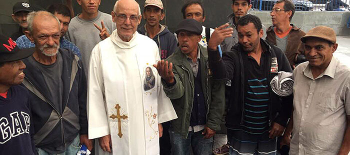 Arcebispo de São Paulo proíbe padre Júlio Lancelotti de transmitir missas e o afasta da internet. Caso repercute negativamente nas redes sociais