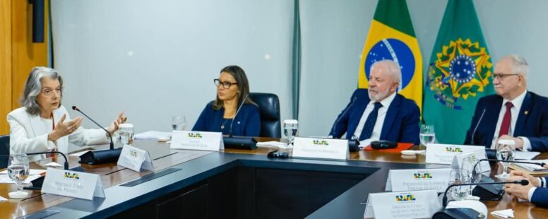 Presidente Lula nega acordo com Congresso e diz que vetará o PL da Dosimetria. Até fevereiro do próximo ano, situação penal dos condenados golpistas continuará sem alteração