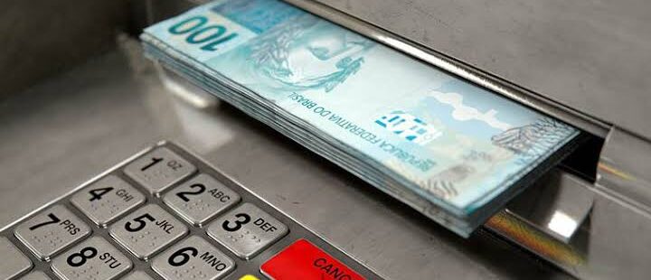 Governador Elmano de Freitas anuncia pagamento do 13º salário para dia 20 e antecipação da folha de dezembro para dia 30