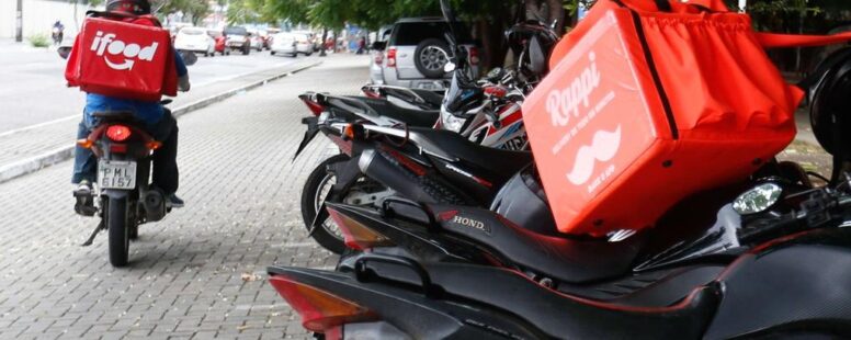 Prefeito Evandro Leitão sanciona Lei que dá desconto no IPVA para motociclistas por aplicativo em Fortaleza