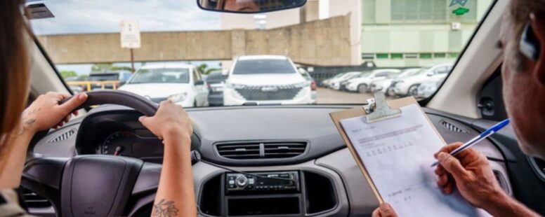 Contran acaba com exigência de aulas em autoescolas para tirar a CNH. Exames teóricos e práticos continuam obrigatórios