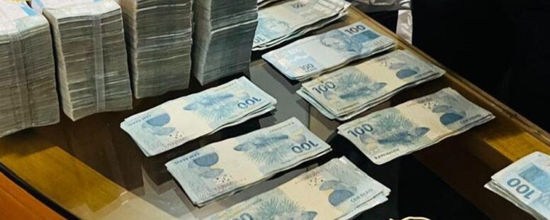 Investigação da Polícia Federal mostra que assessores dos deputados bolsonaristas Sóstenes Cavalcante e Carlos Jordy movimentaram quase R$ 30 milhões em sete anos