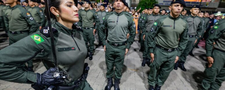 Elmano de Freitas promove militares na capital e no interior, entrega novo Comando da PM em Sobral e lança Programa VaiVem no Cariri