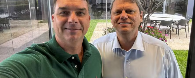 Bolsonaristas cobram governador Tarcísio de Freitas por apoio discreto à pré-campanha de Flávio Bolsonaro ao Planalto