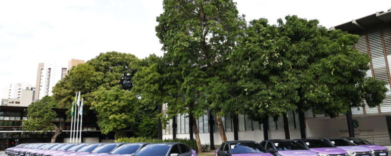 Governador Elmano de Freitas entrega kits e novas viaturas para reforçar Patrulha Maria da Penha em 29 municípios cearenses